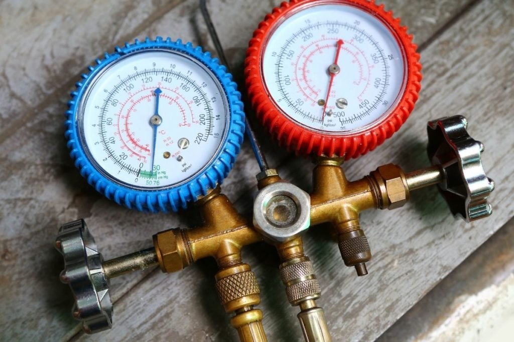 pressure gauge blue and red